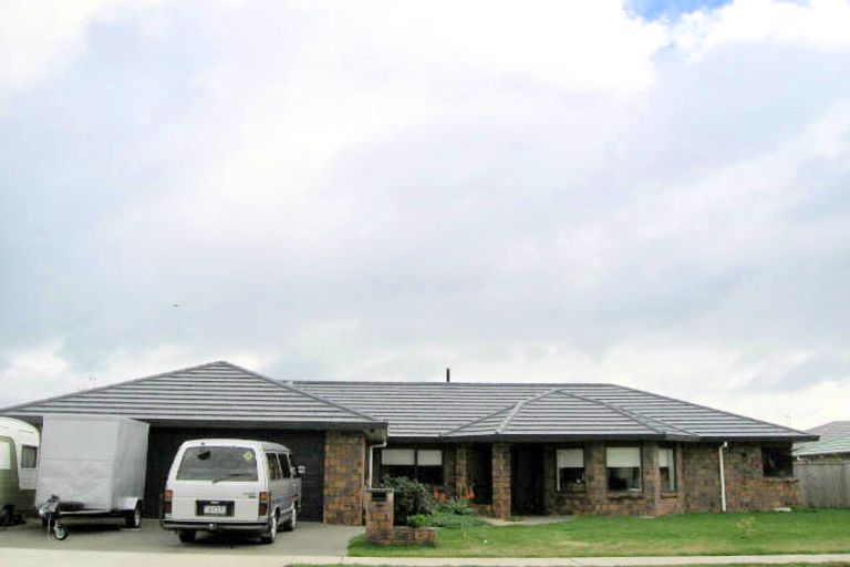 Photo of property in 14 Holcombe Drive, Paraparaumu, 5032