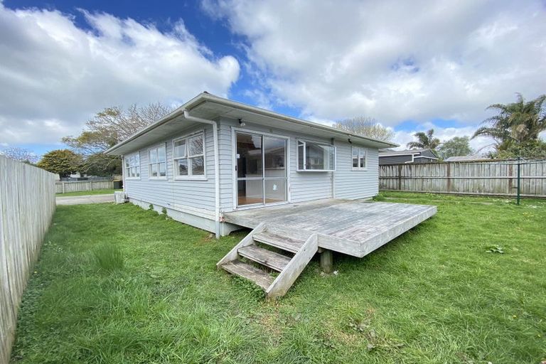 Photo of property in 12 Roby Street, Te Atatu Peninsula, Auckland, 0610