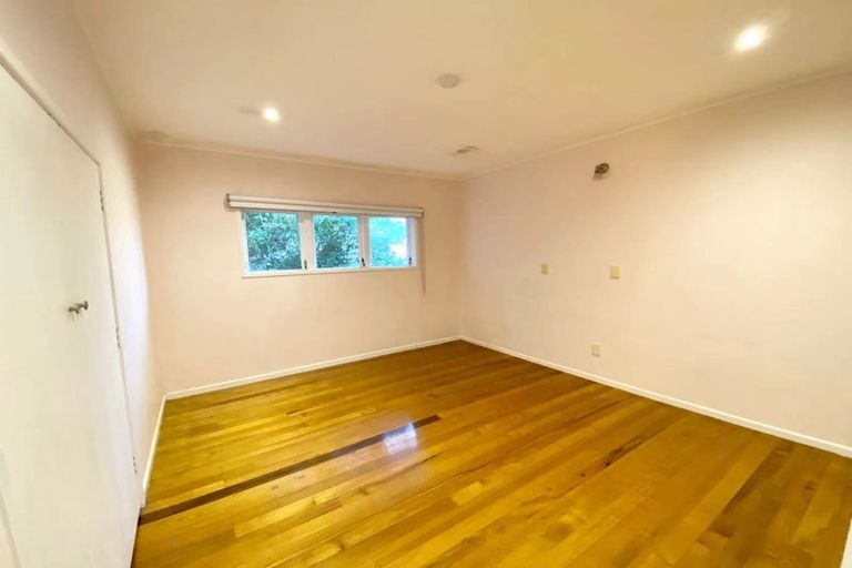 Photo of property in 2/3 Caribbean Drive, Unsworth Heights, Auckland, 0632