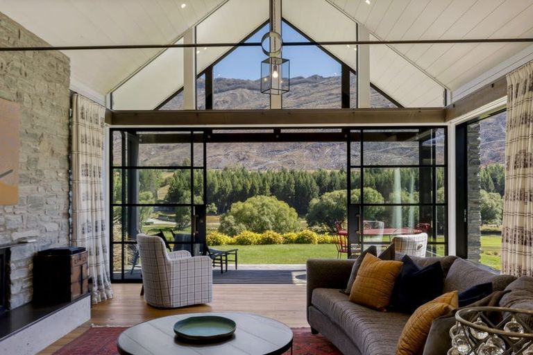 Photo of property in 11 Dalgleish Lane, Arrowtown, Queenstown, 9371