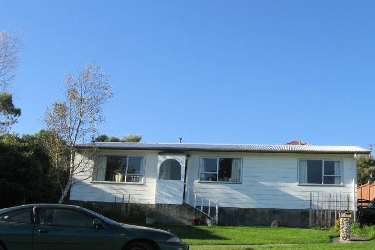 Photo of property in 187 Holborn Drive, Stokes Valley, Lower Hutt, 5019