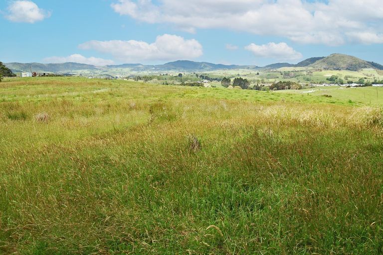 Photo of property in 6 Whaka Street, Maungaturoto, 0520