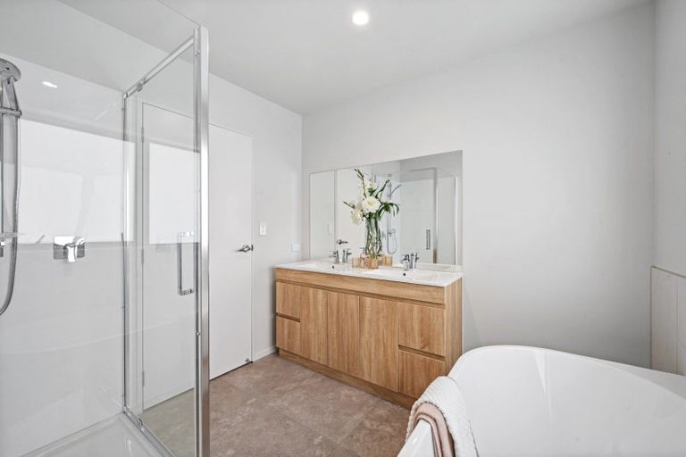 Photo of property in 41 Pohutukawa Avenue, Shelly Park, Auckland, 2014