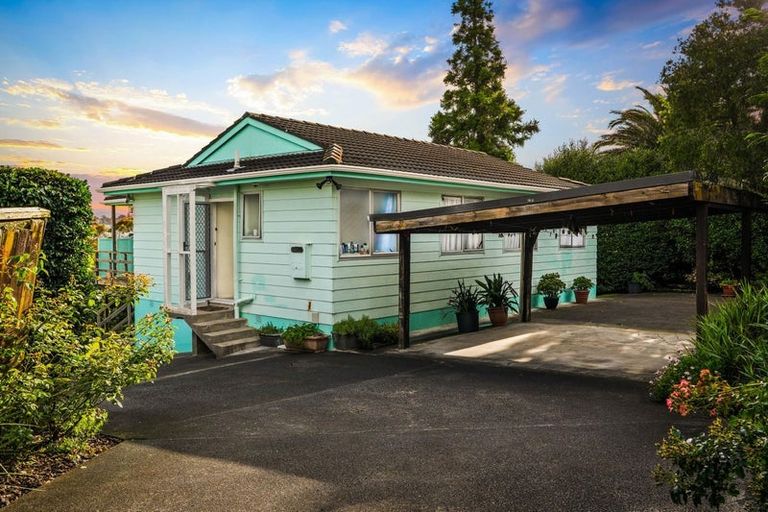 Photo of property in 18 Peterhouse Place, West Harbour, Auckland, 0618