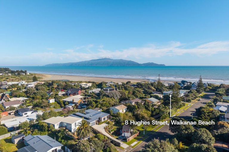 Photo of property in 8 Hughes Street, Waikanae Beach, Waikanae, 5036