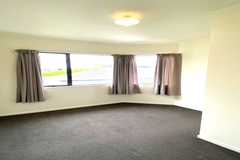 Photo of property in 16a Tonkin Drive, Sunnynook, Auckland, 0620