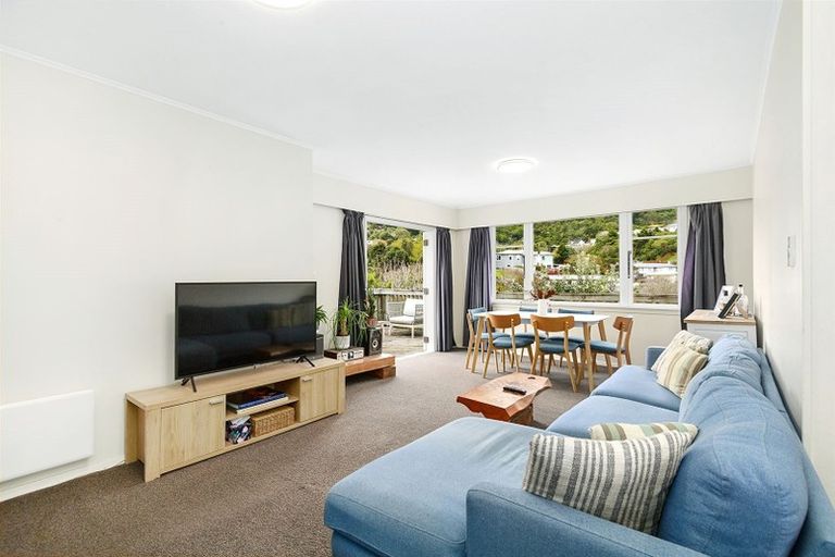 Photo of property in 31 Olivia Crescent, Tawa, Wellington, 5028