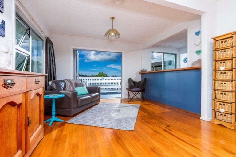 Photo of property in 1/2 Rock Isle Road, Torbay, Auckland, 0630