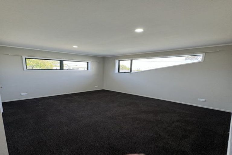 Photo of property in 302 Wairau Road, Glenfield, Auckland, 0629