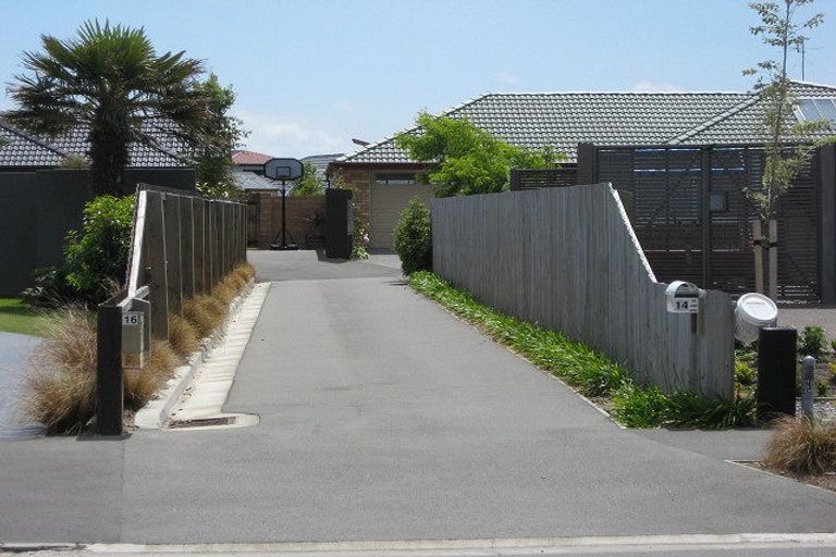 Photo of property in 16 Linkwater Way, Parklands, Christchurch, 8083