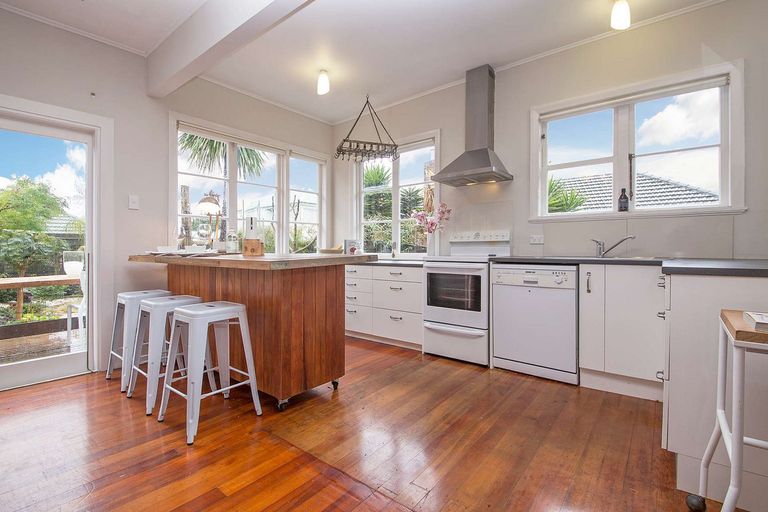 Photo of property in 1/68 Astley Avenue, New Lynn, Auckland, 0600