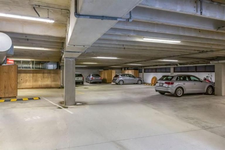 Photo of property in Augusta Apartments, 16/254 Willis Street, Te Aro, Wellington, 6011