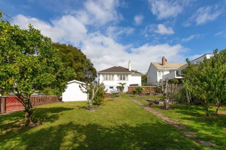 Photo of property in 75 Walmer Road, Point Chevalier, Auckland, 1022
