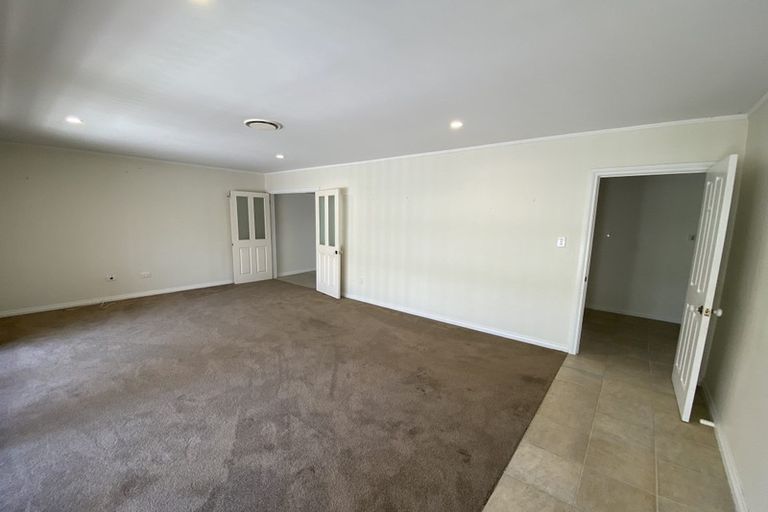 Photo of property in 41 Cron Avenue, Te Atatu South, Auckland, 0610