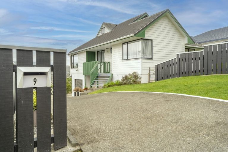 Photo of property in 9 Chastudon Place, Tawa, Wellington, 5028