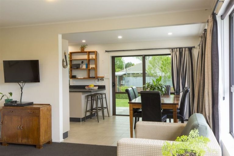 Photo of property in 37 Flower Street, Bryndwr, Christchurch, 8053