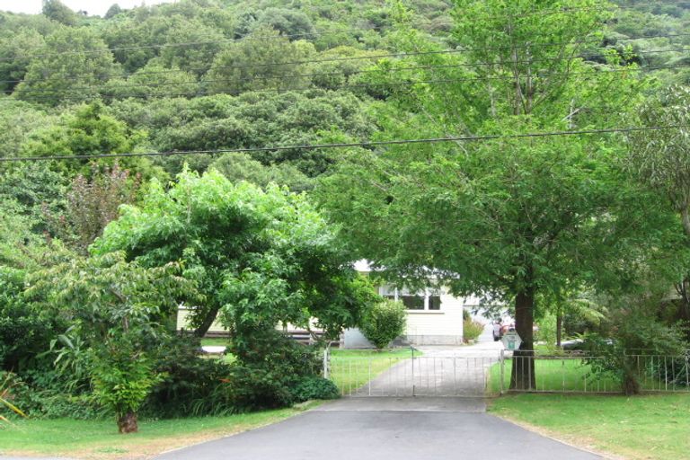Photo of property in 18 Bridge Road, Birchville, Upper Hutt, 5018