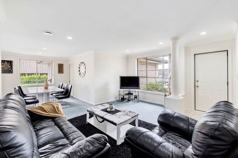 Photo of property in 12 Parkcrest Drive, Henderson, Auckland, 0612