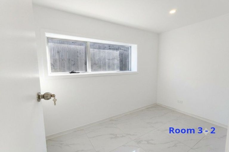 Photo of property in 9 Darlington Place, Glendene, Auckland, 0602