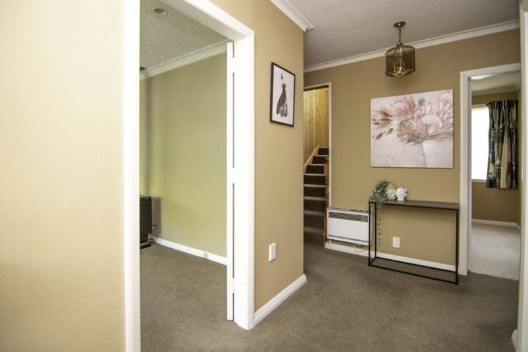 Photo of property in 18 Churchill Avenue, Hokowhitu, Palmerston North, 4410