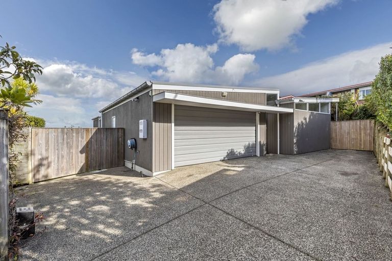 Photo of property in 10d Sunnynook Road, Sunnynook, Auckland, 0620