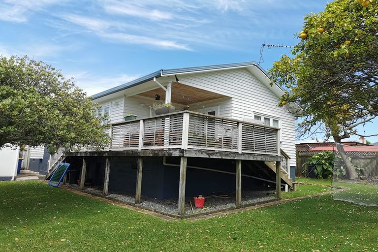 Photo of property in 10 Copley Street, New Lynn, Auckland, 0600
