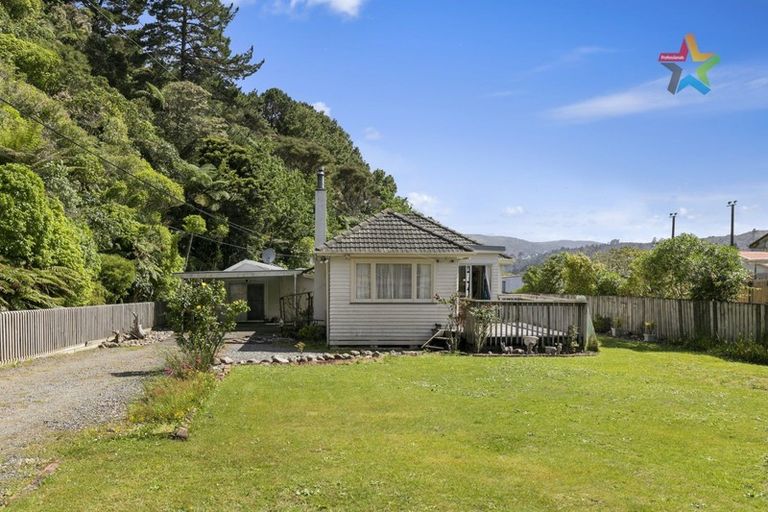 Photo of property in 24 Korau Grove, Stokes Valley, Lower Hutt, 5019