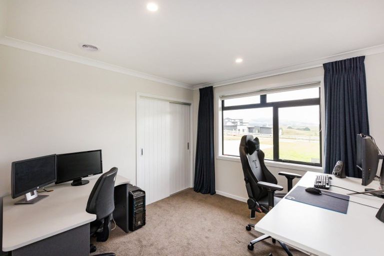Photo of property in 117 Kingsdale Park Drive, Aokautere, Palmerston North, 4471