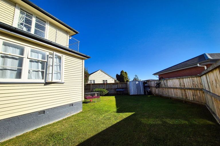Photo of property in 35 Ross Crescent, Fairfield, Hamilton, 3214