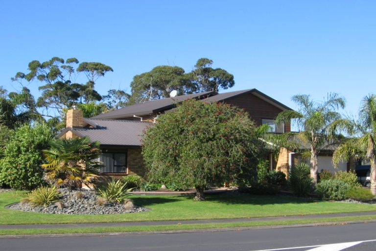 Photo of property in 52 Maygrove Drive, Orewa, 0931