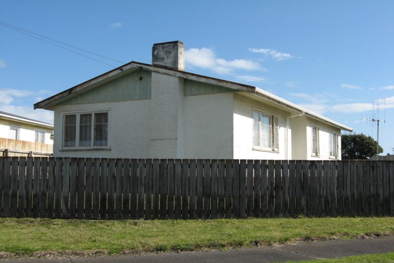 Photo of property in 15 Omori Place, Castlecliff, Whanganui, 4501