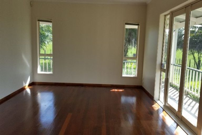 Photo of property in 400 Waitakere Road, Taupaki, Henderson, 0782