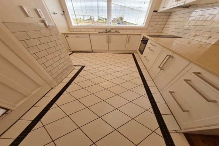 Photo of property in 17 Saint Michaels Crescent, Kelburn, Wellington, 6012