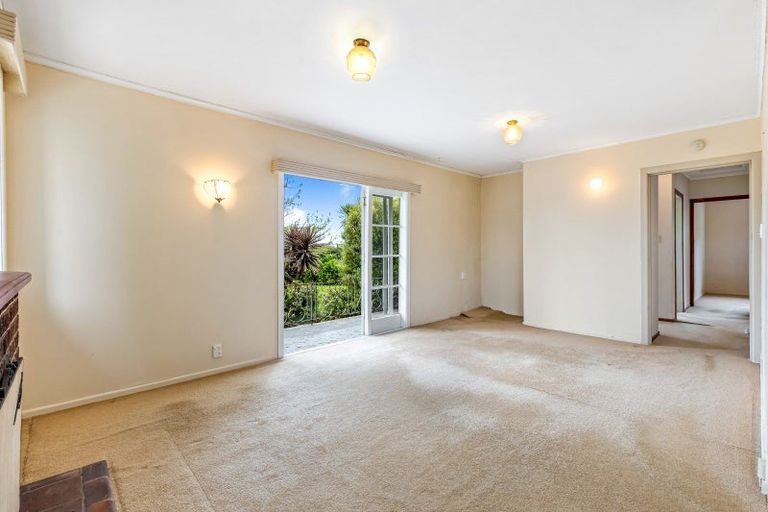 Photo of property in 143 Edmonton Road, Te Atatu South, Auckland, 0610