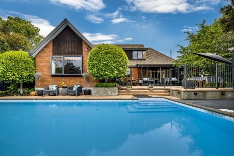 Photo of property in 5a Tauroa Road, Havelock North, 4130