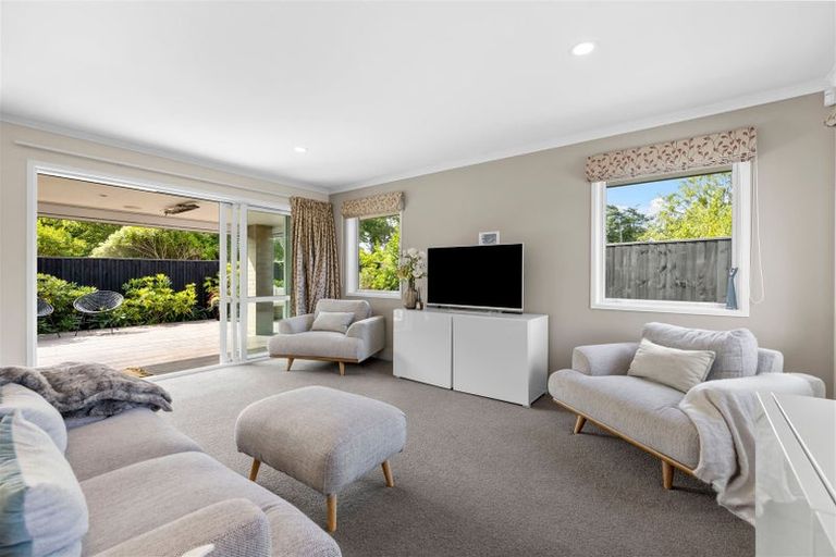 Photo of property in 15a Canberra Place, Redwood, Christchurch, 8051