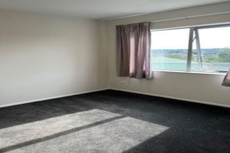 Photo of property in 812b East Coast Road, Oteha, Auckland, 0630