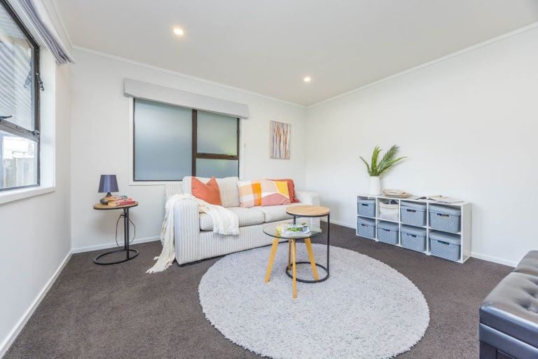 Photo of property in 60 Gatman Street, Birkdale, Auckland, 0626