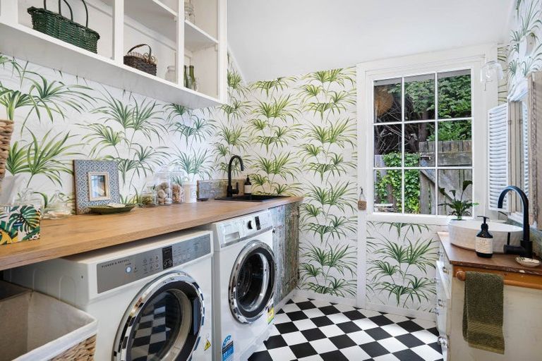 Photo of property in 129 Main Street, Greytown, 5712