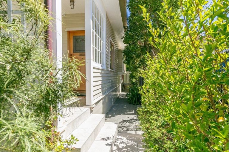 Photo of property in 60 Glen Road, Kelburn, Wellington, 6012