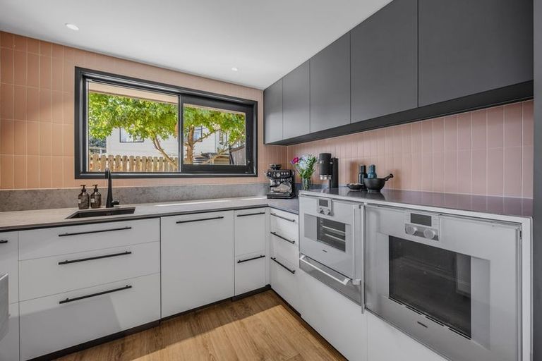 Photo of property in 13 Aeolus Place, Wanaka, 9305