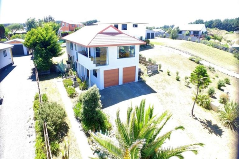 Photo of property in 13 Aranui Avenue, Waitarere Beach, Levin, 5510