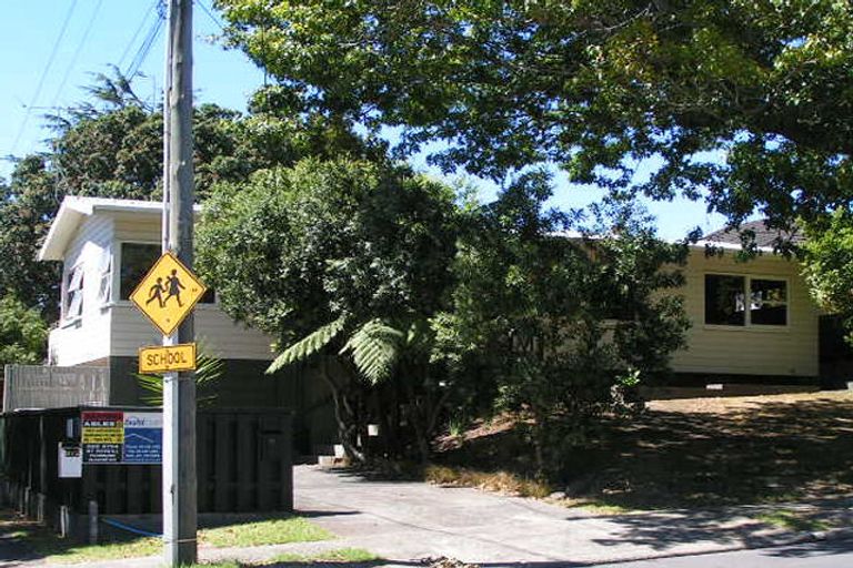 Photo of property in 31 Lake Road, Northcote, Auckland, 0627