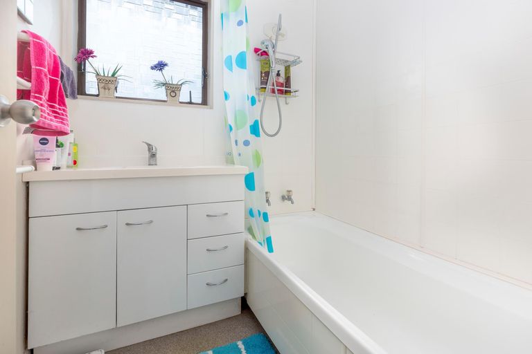 Photo of property in 2/82 Settlement Road, Papakura, 2110