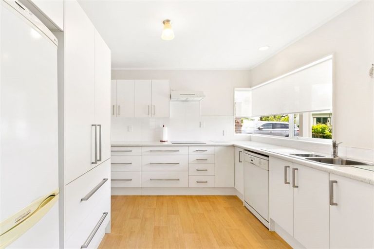 Photo of property in 299b Glengarry Road, Glen Eden, Auckland, 0602