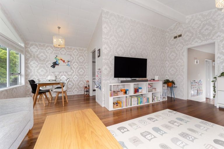 Photo of property in 25a Waipani Road, Te Atatu Peninsula, Auckland, 0610