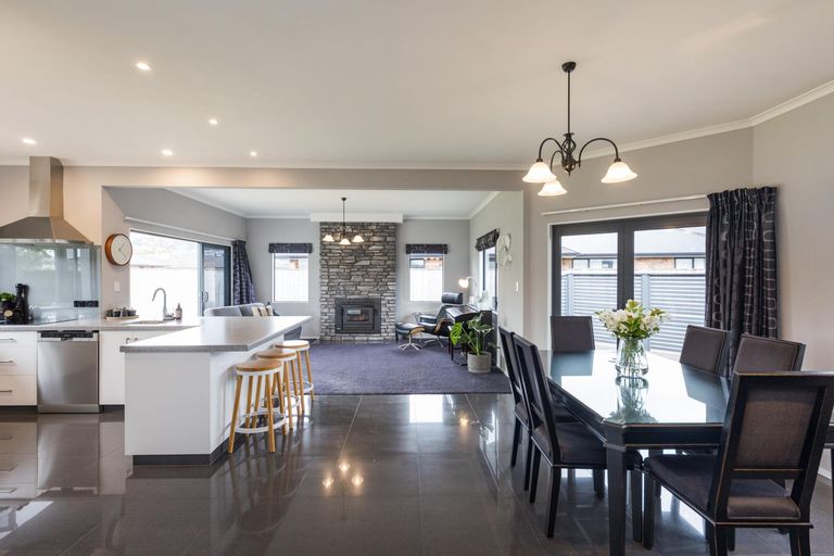 Photo of property in 37 Chestnut Close, Kelvin Grove, Palmerston North, 4414