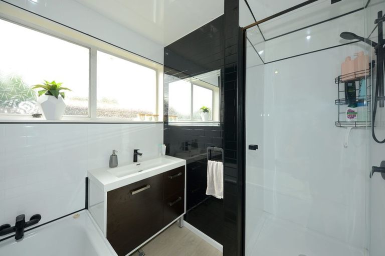 Photo of property in 91 Denise Crescent, Hornby, Christchurch, 8042