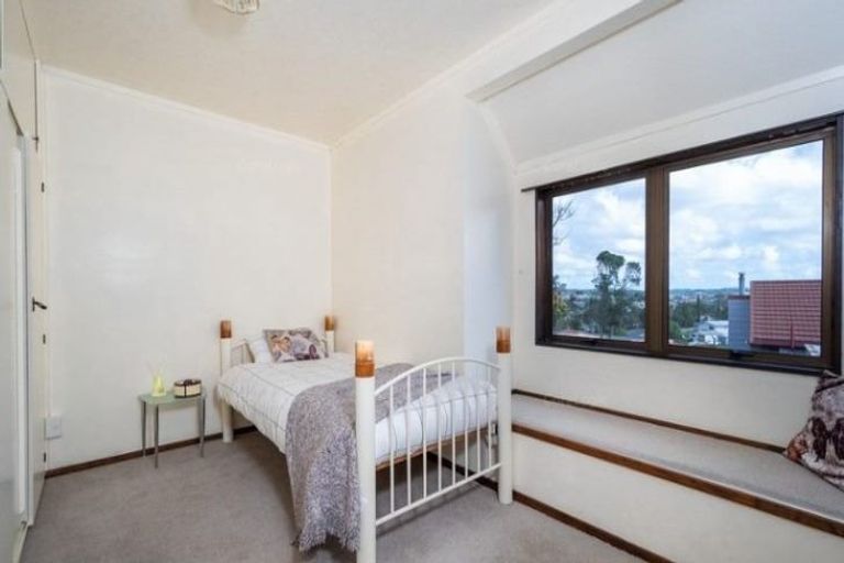 Photo of property in 18 Woodhouse Place, West Harbour, Auckland, 0618
