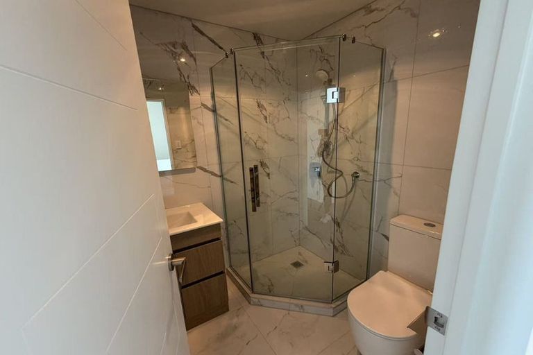 Photo of property in 9/17 Barneys Farm Road, Clendon Park, Auckland, 2103
